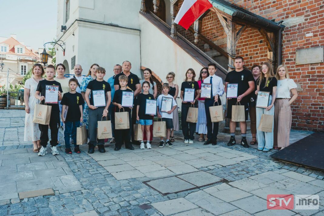 Sukcesy na matach krajowych i międzynarodowych. Sandomierscy karatecy z nagrodami od miasta Sukcesy na matach krajowych i międzynarodowych. Sandomierscy karatecy z nagrodami od miasta