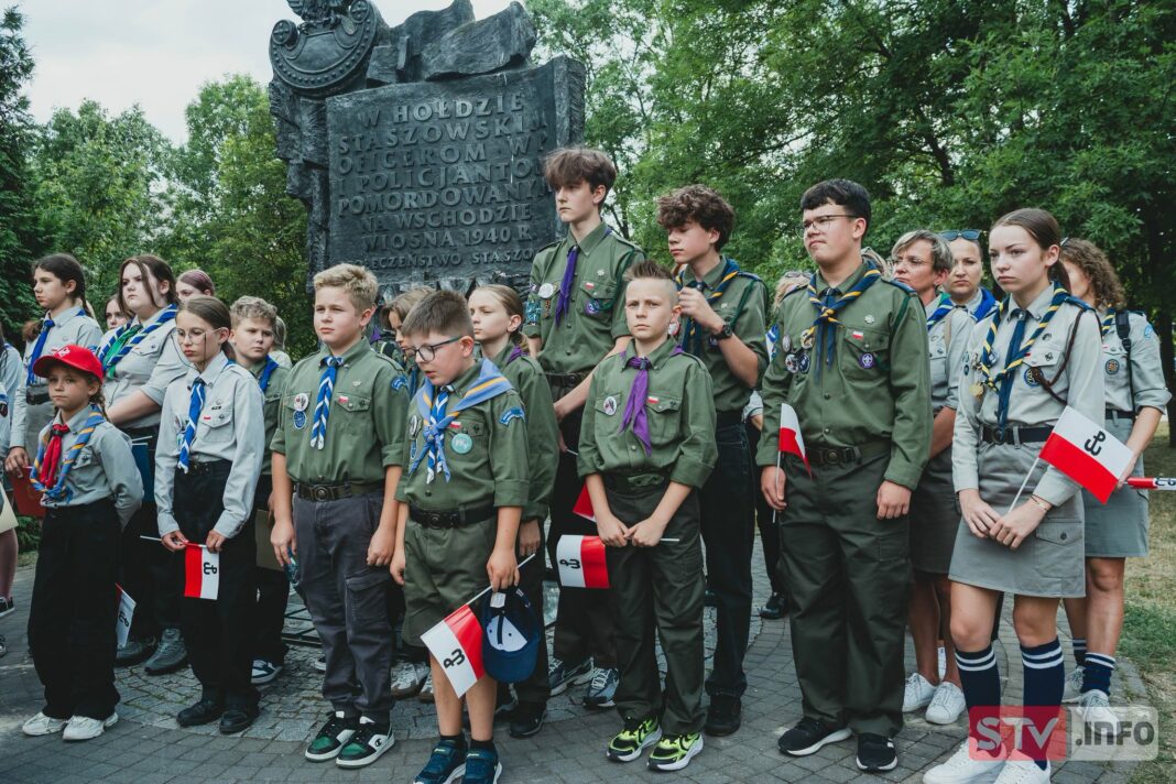 Mieszkańcy Staszowa oddali hołd bohaterom Powstania Warszawskiego Mieszkańcy Staszowa oddali hołd bohaterom Powstania Warszawskiego