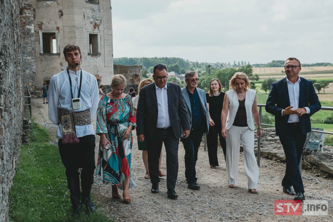 Wiceminister Bożena Żelazowska z wizytą na Zamku Krzyżtopór Wiceminister Bożena Żelazowska z wizytą na Zamku Krzyżtopór