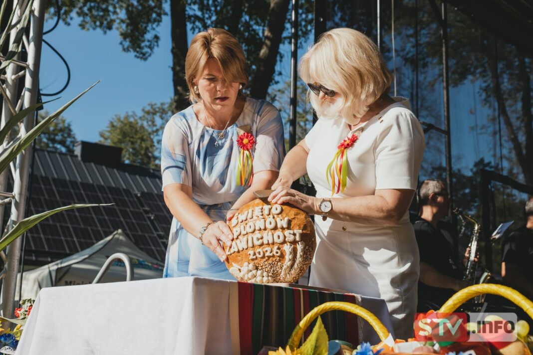 Święto Plonów w Zawichoście. Mieszkańcy dziękowali za udane zbiory i wybrali najpiękniejszy wieniec Święto Plonów w Zawichoście. Mieszkańcy dziękowali za udane zbiory i wybrali najpiękniejszy wieniec