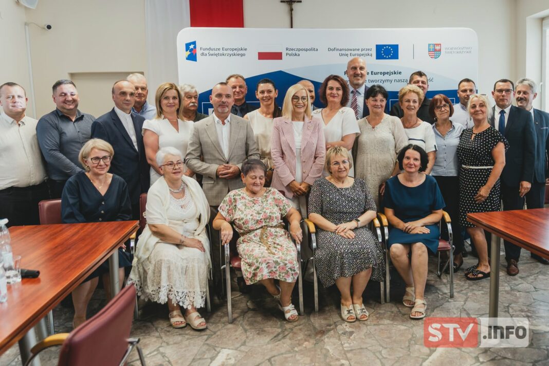 Blisko 16 mln zł z Funduszy Europejskich dla gmin Klimontów, Ożarów i Dwikozy Blisko 16 mln zł z Funduszy Europejskich dla gmin Klimontów, Ożarów i Dwikozy