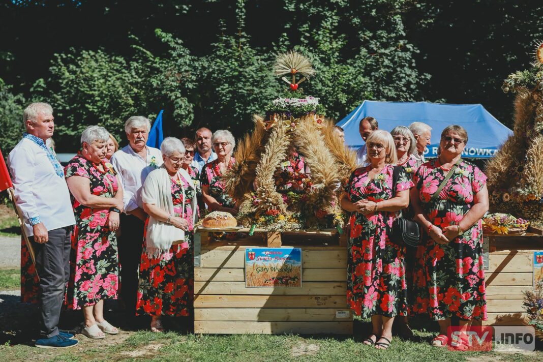 Mimo przymrozków, suszy i deszczu. Mieszkańcy gminy Dwikozy świętowali dożynki Mimo przymrozków, suszy i deszczu. Mieszkańcy gminy Dwikozy świętowali dożynki