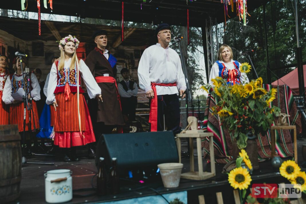 Wyjątkowe widowisko „Dawne wesele na świętokrzyskiej wsi” przy ruinach zamku w Rytwianach Wyjątkowe widowisko „Dawne wesele na świętokrzyskiej wsi” przy ruinach zamku w Rytwianach