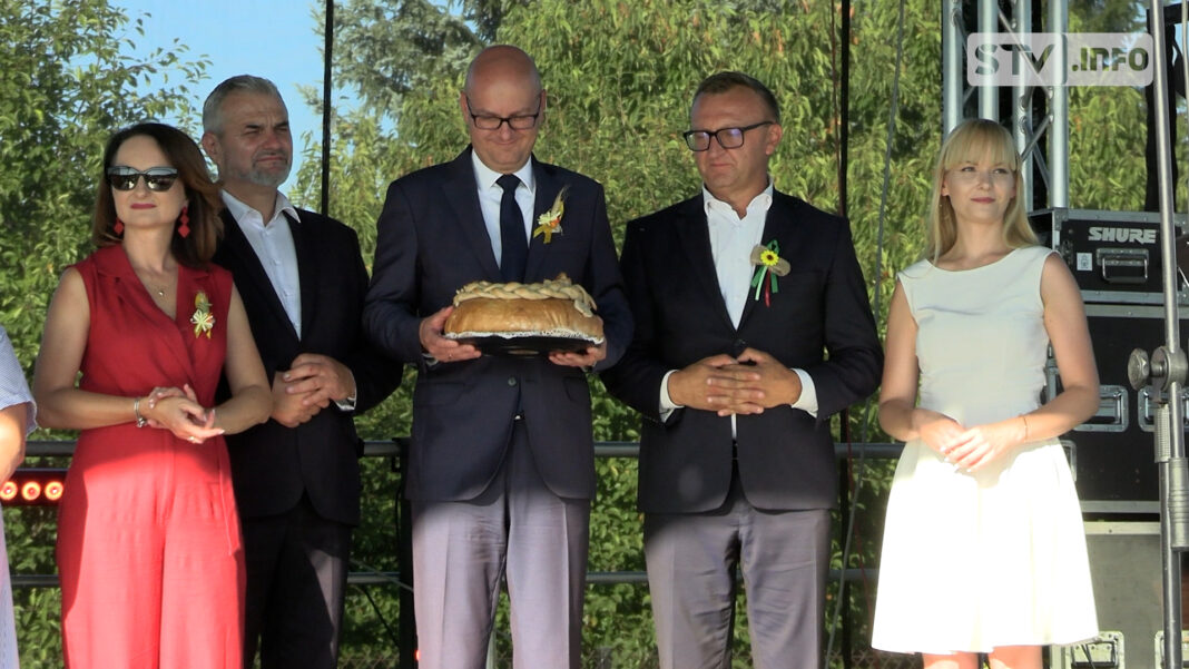 Tradycja i rodzinna zabawa. Mieszkańcy Sandomierza świętowali dożynki w Nadbrzeziu Tradycja i rodzinna zabawa. Mieszkańcy Sandomierza świętowali dożynki w Nadbrzeziu