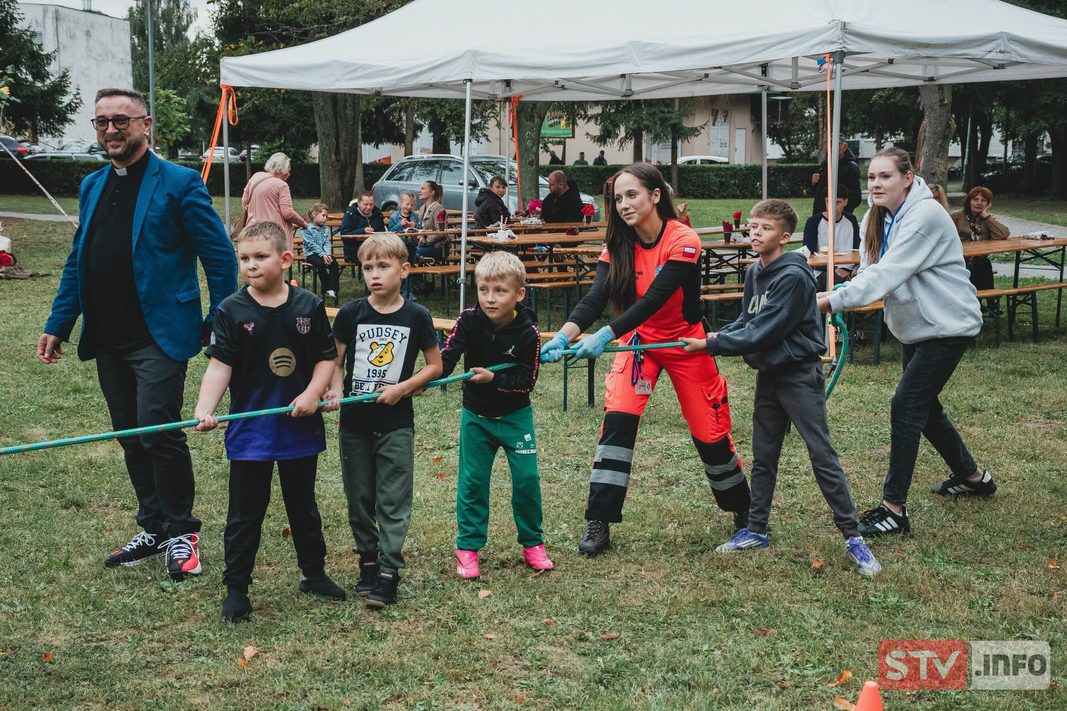 Piknik Integracyjny w Ożarowie. „Poznaj swojego sąsiada” Piknik Integracyjny w Ożarowie. „Poznaj swojego sąsiada”
