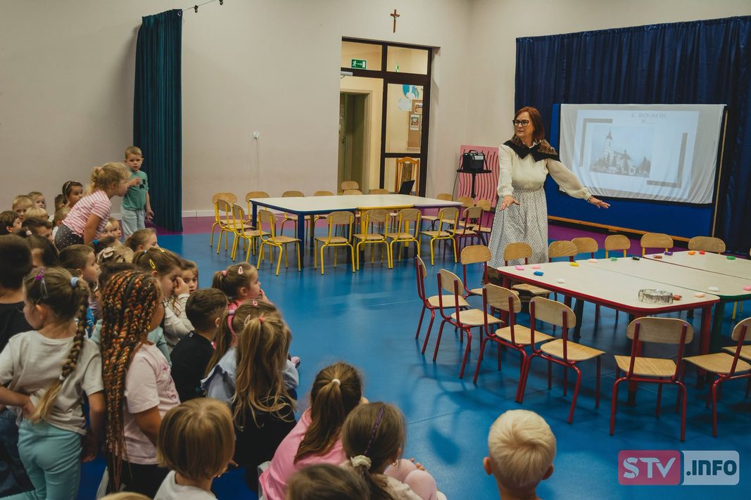 W Pacanowie najmłodsi poznawali lokalną gwarę w ramach projektu „Wspólnota Oleśnicy” W Pacanowie najmłodsi poznawali lokalną gwarę w ramach projektu „Wspólnota Oleśnicy”