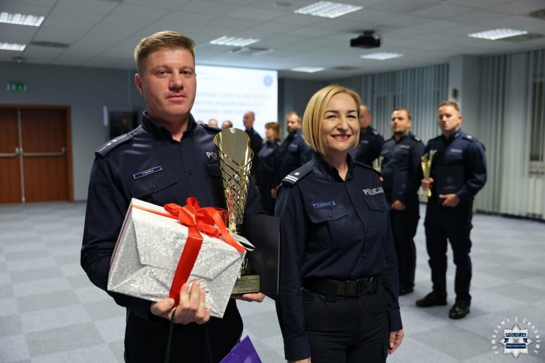 Aspirant Piotr Siastała z opatowskiej policji najlepszym dyżurnym w województwie Aspirant Piotr Siastała z opatowskiej policji najlepszym dyżurnym w województwie