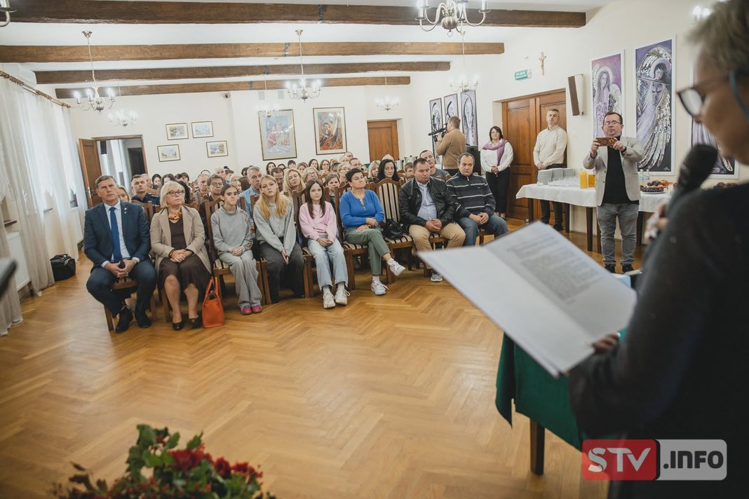 Koniec projektu „Wszyscy dla rodziny”. PCPR w Staszowie zapowiada dalsze wsparcie dla pieczy zastępczej Koniec projektu „Wszyscy dla rodziny”. PCPR w Staszowie zapowiada dalsze wsparcie dla pieczy zastępczej