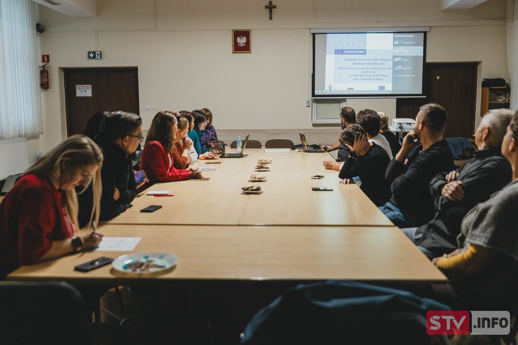 Sztuczna inteligencja w służbie lokalnej społeczności. Praktyczne warsztaty dla działaczy z gminy Łoniów Sztuczna inteligencja w służbie lokalnej społeczności. Praktyczne warsztaty dla działaczy z gminy Łoniów