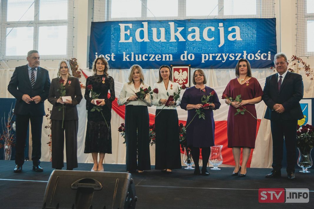 Miejsko-Powiatowy Dzień Edukacji Narodowej w Staszowie. Wręczono nagrody i medale ministerialne Miejsko-Powiatowy Dzień Edukacji Narodowej w Staszowie. Wręczono nagrody i medale ministerialne
