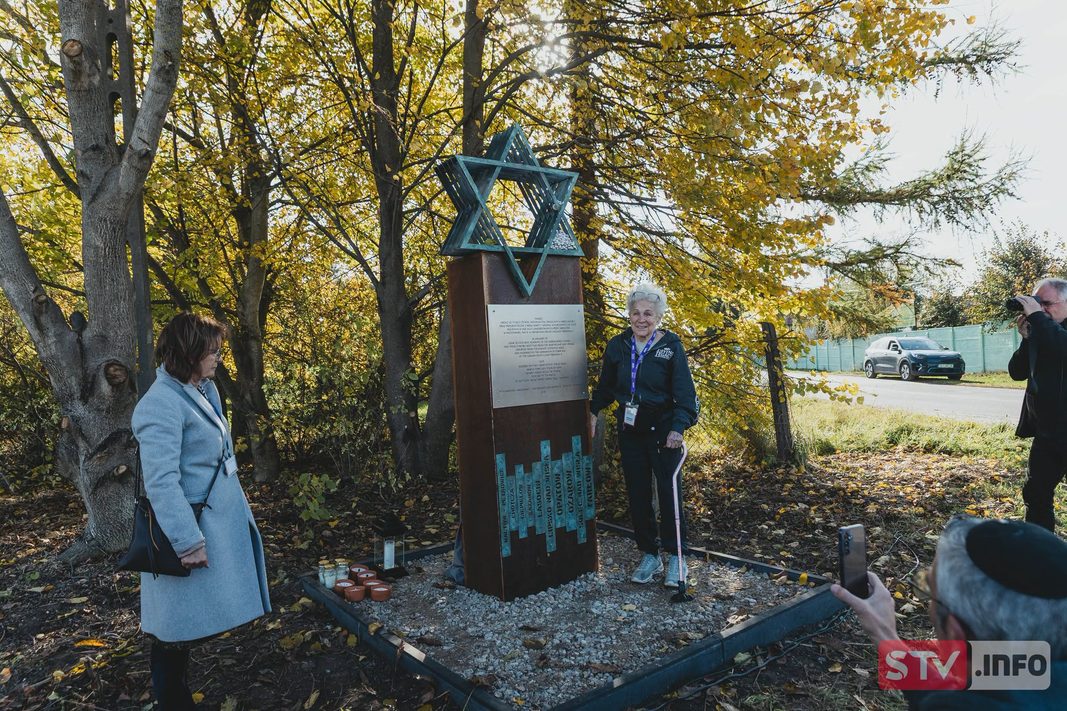 Stacja w Jasicach zyskała upamiętnienie. Pomnik przypomina o wywózce Żydów z 1942 roku Stacja w Jasicach zyskała upamiętnienie. Pomnik przypomina o wywózce Żydów z 1942 roku