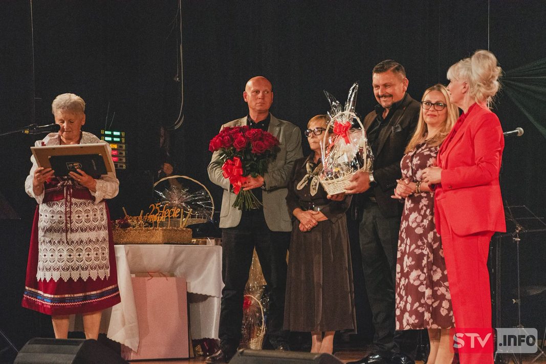 Ćwierć wieku ożarowskiego folkloru. Z pieśnią, tradycją i sercem Ćwierć wieku ożarowskiego folkloru. Z pieśnią, tradycją i sercem