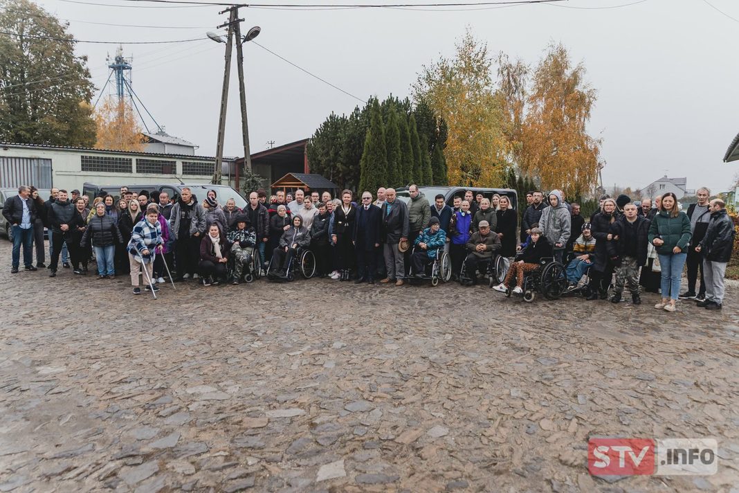 Nowe busy dla WTZ w Bidzinach i Stodołach-Kolonii. Będzie bezpieczniej i bardziej komfortowo Nowe busy dla WTZ w Bidzinach i Stodołach-Kolonii. Będzie bezpieczniej i bardziej komfortowo