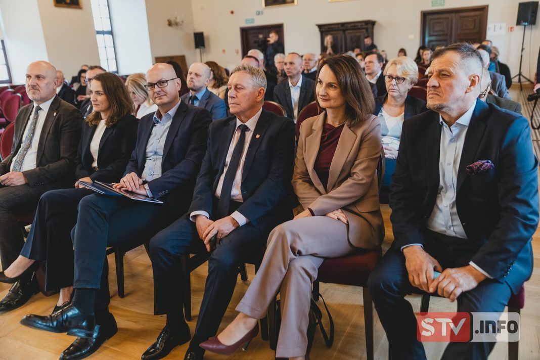 Przyszłość regionu i unijne środki. W Sandomierzu rozmawiano o nowej strategii województwa Przyszłość regionu i unijne środki. W Sandomierzu rozmawiano o nowej strategii województwa